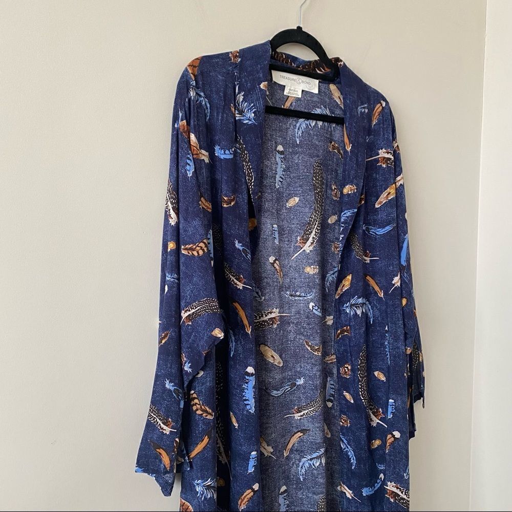 TREASURE & Bond Feather Print Lightweight Summer Kimono (One Size) - Picture 4 of 10